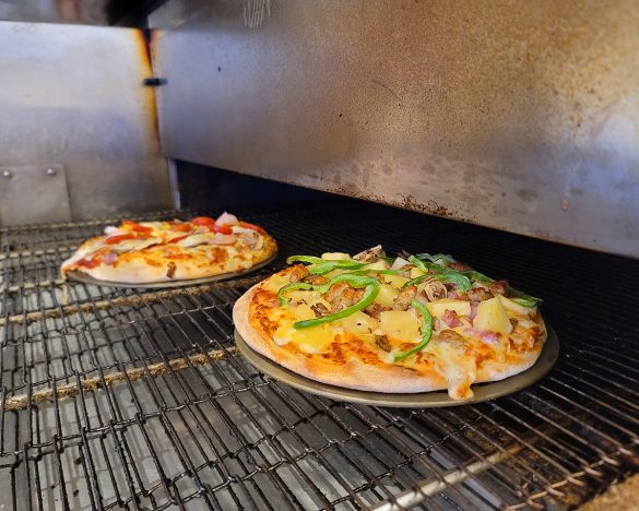 ピザが焼き上がりました。親子一緒に感動してしまいました!