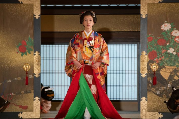 時代劇初挑戦の仲里依紗、ド派手な着物で圧倒的な存在感