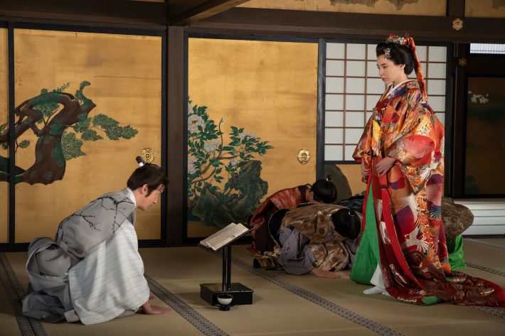 仲里依紗×山本耕史による視線バチバチがたまらない