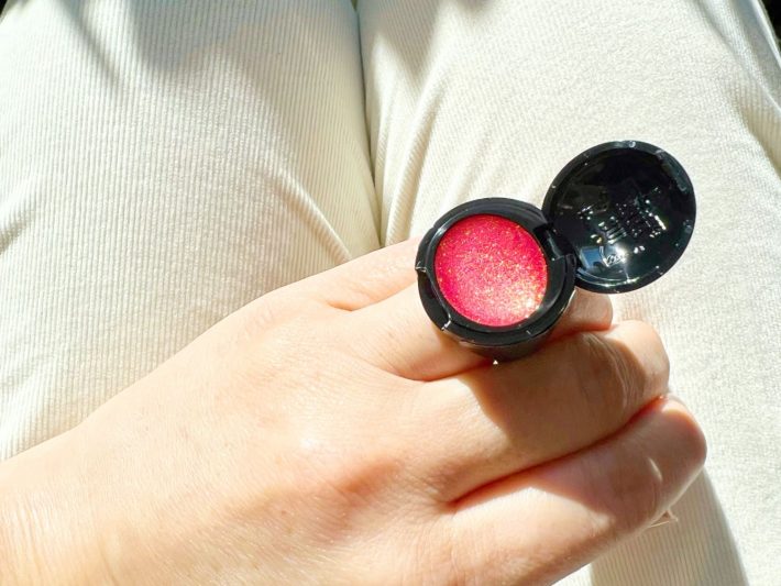 リングとして持ち歩くことができるアナスイ リング ルージュ