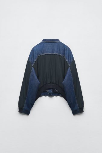 後ろと袖の部分がMA1のような素材