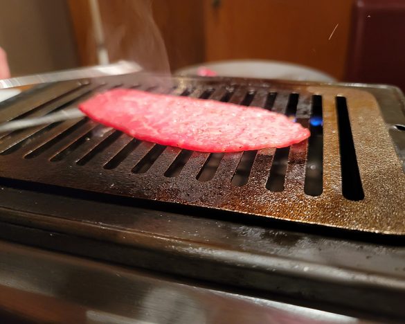 ロースターの真ん中を中心にお肉をたくさん並べたくなってしまいます