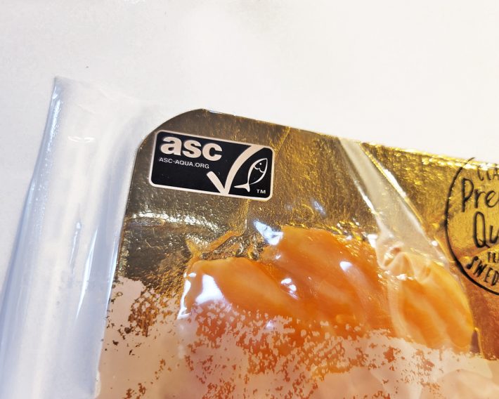 asc認証のマーク。責任ある養殖により生産された製品に付けられています