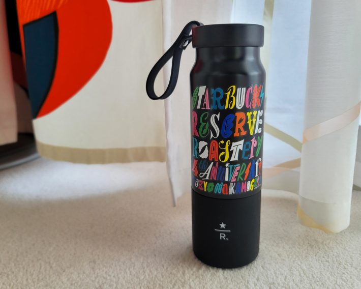 スターバックス リザーブ ロースタリー ストラップボトル　4周年355ml　￥5,300