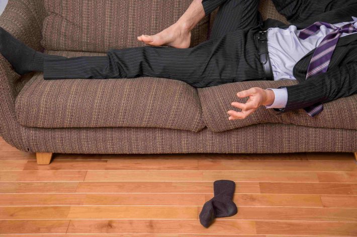 脱ぎっぱなしの男