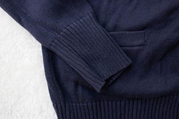 ネイビーのカーディガン