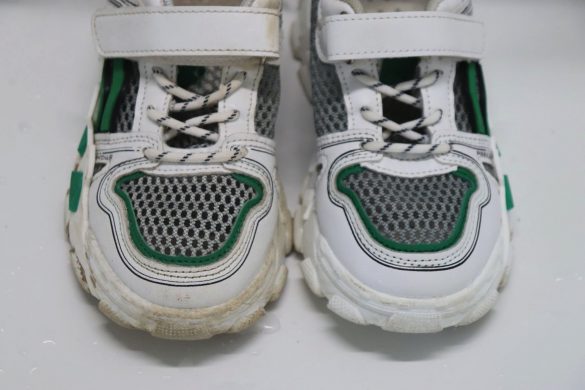 （左）洗う前、（右）電動ブラシで洗った後