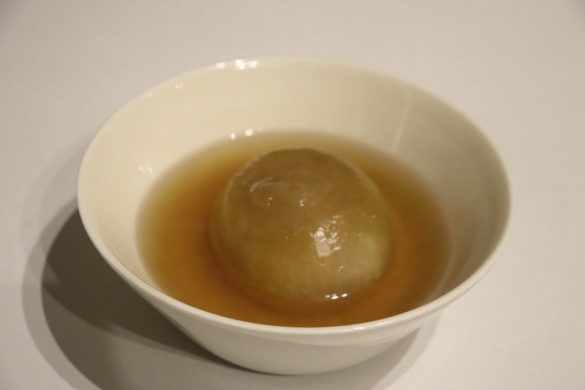 玉ねぎの甘みがしみでるコンソメスープ