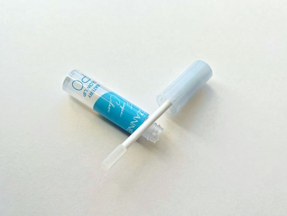 セザンヌ「ウォータリーグロウリップ」