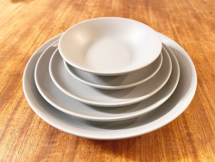 収納時にかさばらない「Neutral食器シリーズ」
