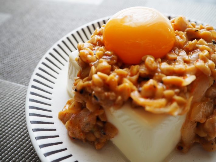 とろみのある食材や卵黄までしっかり乗せられる！