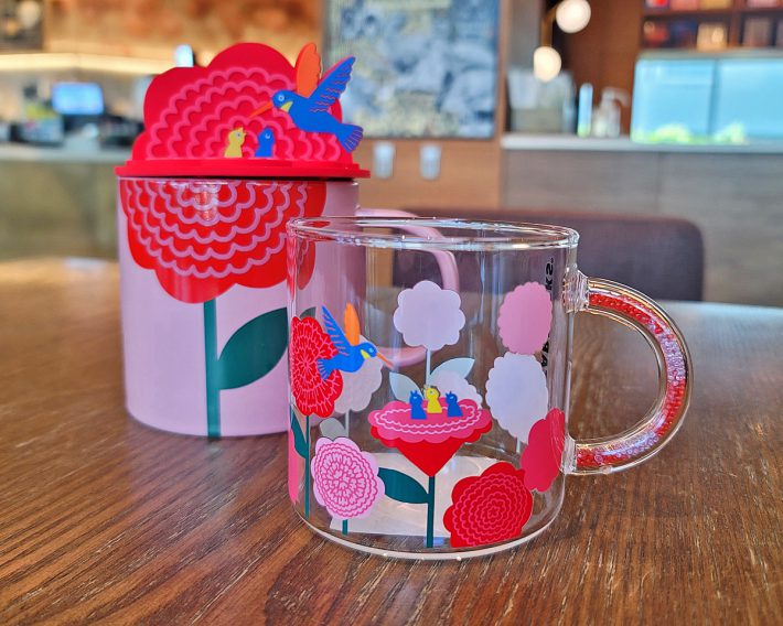 （手前）耐熱グラスマグフラワー296ml　2600円／（奥）マグフラワー355ml　2750円