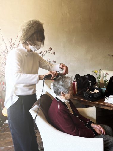 鏡の位置や部屋の明るさも大事