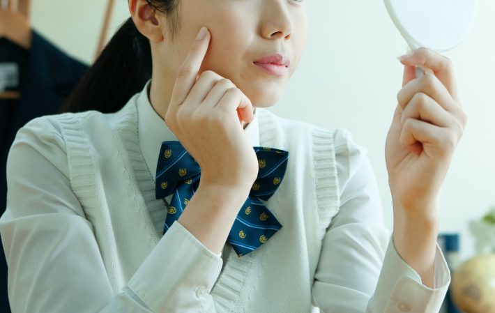 醜形恐怖症は思春期に発症が多い