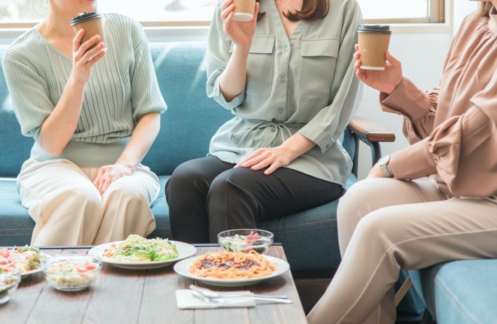 年の近い同僚とグループLINEを作成