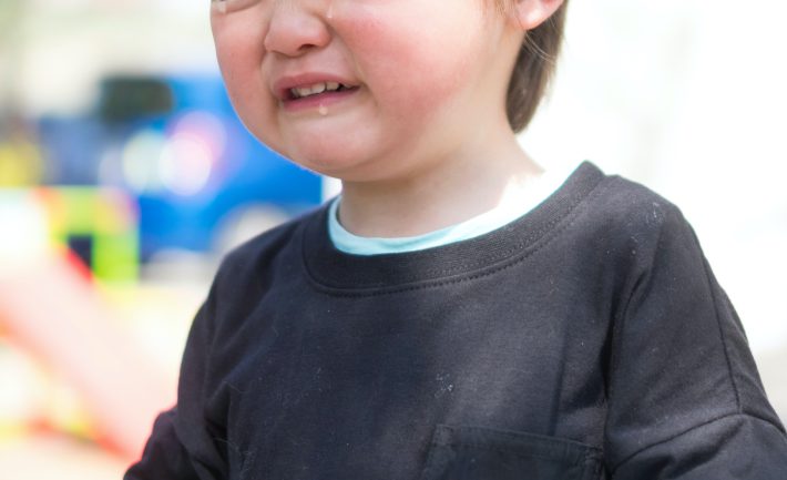 子どもがすり傷をして大モメ