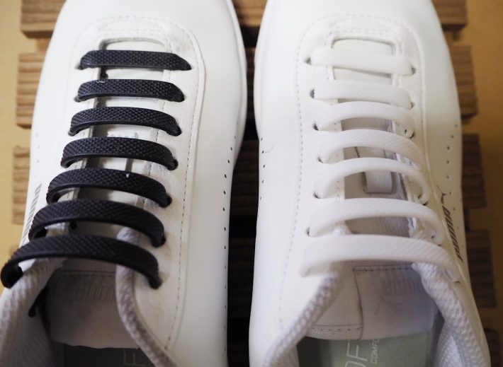 （右）「結ばない靴紐」ブラック、（左）「結ばない靴紐」ホワイト