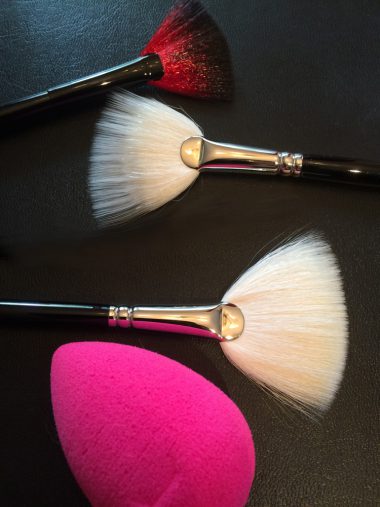 メイク道具が汚れてるレディが多い