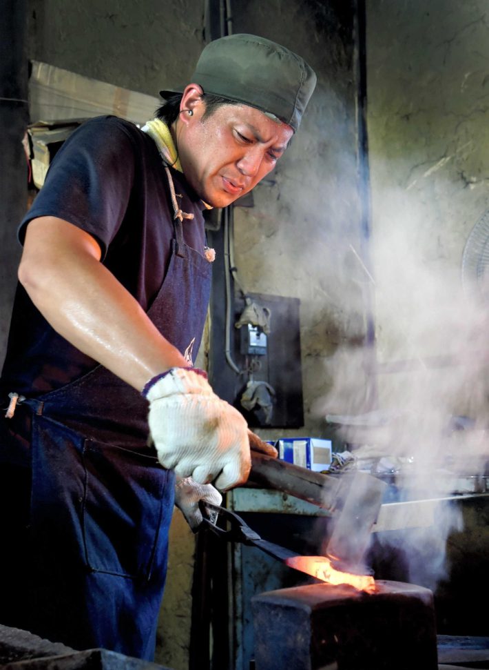 田中一之刃物製作所4代目の田中誠貴さん