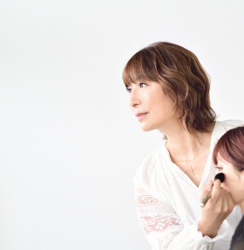 個性がいきるメイクすることが美しい顔