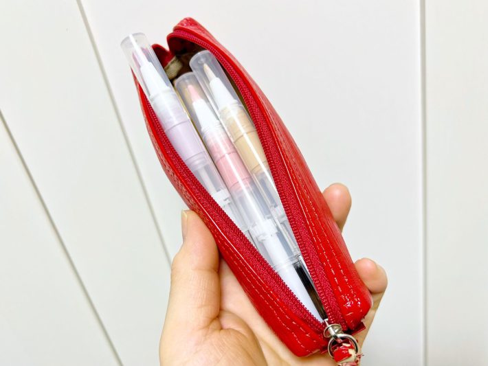 細身のポーチに入れられる