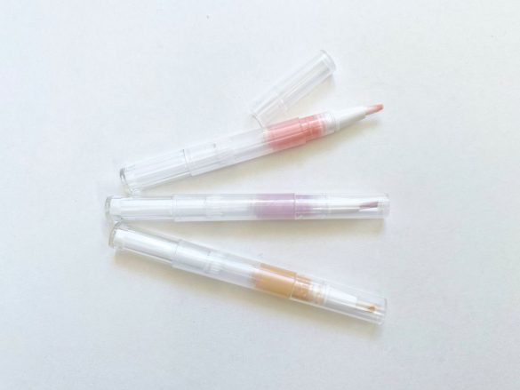ファンデーションや下地が入っているツイストペン