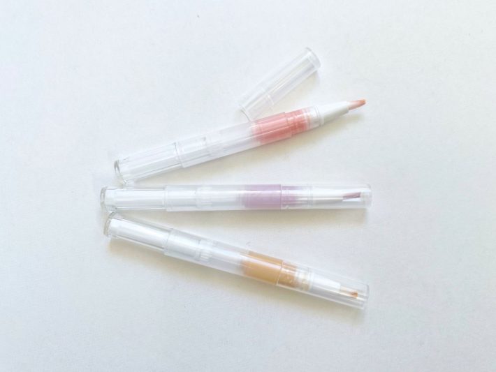 ファンデーションや下地が入っているツイストペン
