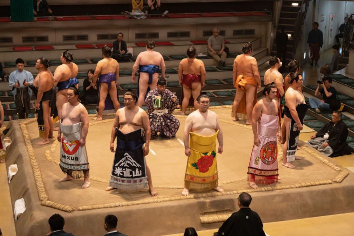 Netflixシリーズ「サンクチュアリ -聖域-」独占配信中