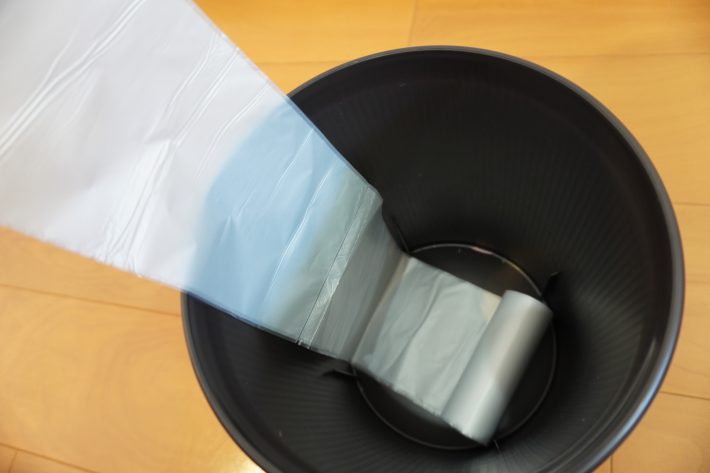 ロールのまま入れて、一番上の袋を広げる