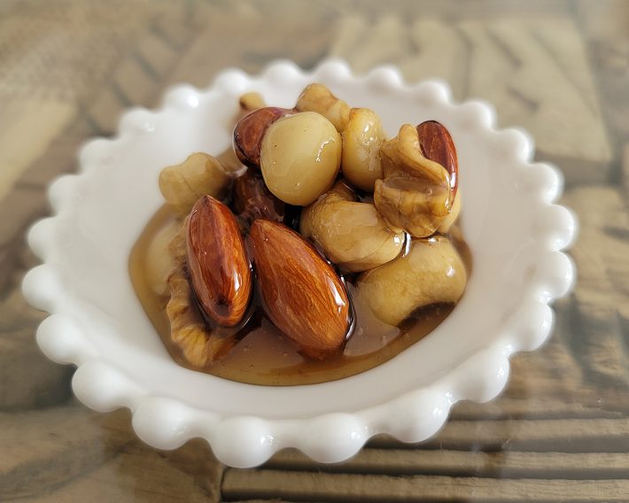 コロンとしたマカダミアナッツ（写真中央）もしっかり入っていました