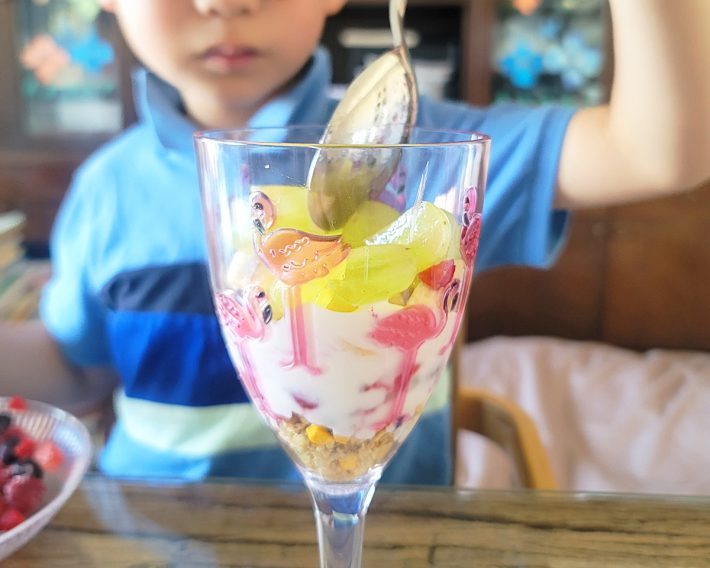 自分のおやつ用として、「たっぷりフルーツのヨーグルトパフェ」を作っています