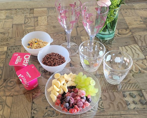 果物は冷凍スイーツでもOK。器にお気に入りを選ばせるなど、楽しむ姿勢を大切に