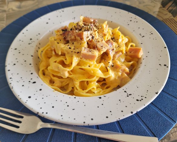 「旨味最強のカルボナーラ」