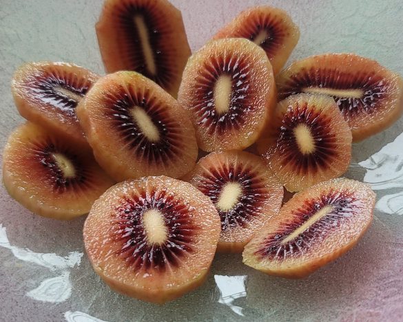 赤色が弱いものもある