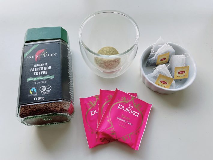 カフェインレスのコーヒーや緑茶、ハーブティー、紅茶