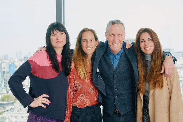 mia 右から2番目は、アジア太平洋地域コマーシャルオペレーション担当副社長のジョンさん