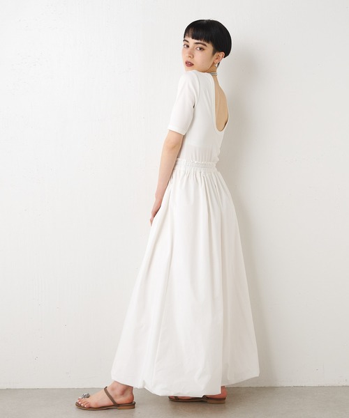 タフタ素材のワンピース