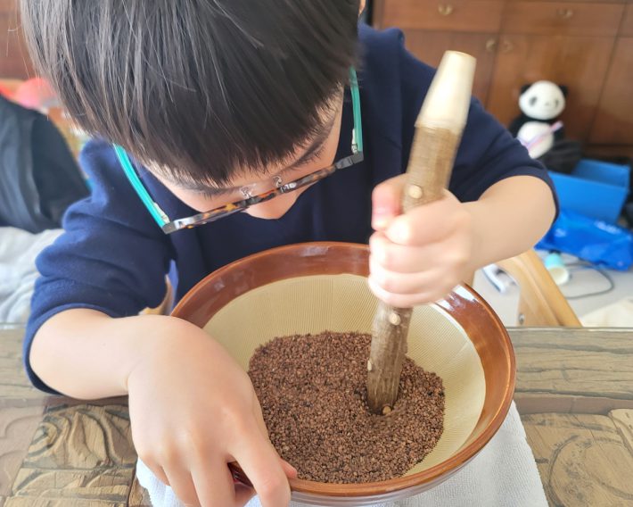 ゴマすりを大人顔負けにできるようになりました