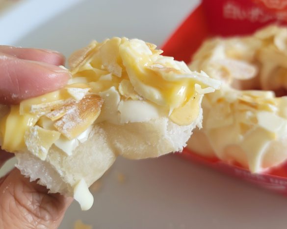 白いポン・デ・カスターアーモンドのおいしさに、言葉を失いました