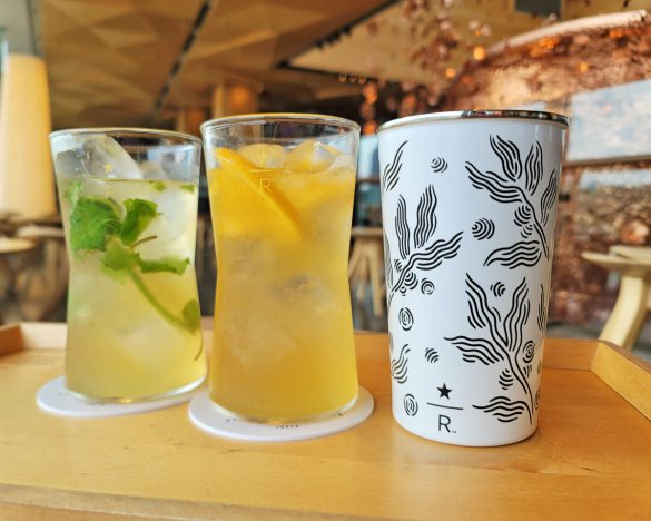 左から「コーヒーエイド ライム ミント」1100円（店内）／1080円（テイクアウト）、「コーヒーエイド オレンジ ディライト」1050円（店内）／1031円（テイクアウト） 