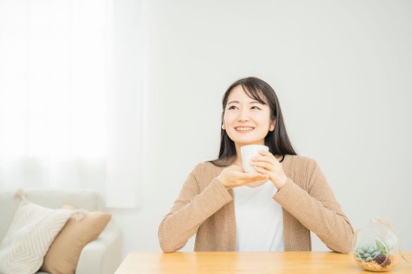 緑茶を飲む