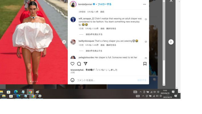 ショーでランウェイを闊歩するケンダル