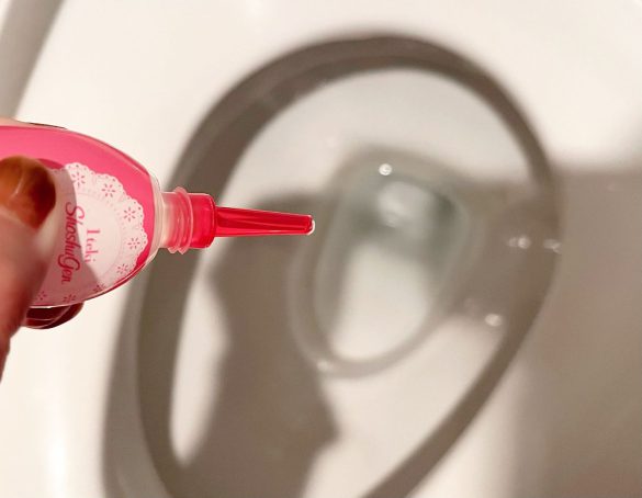便器の水たまりに液をポトッと1滴