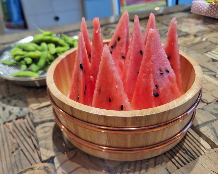 切ったスイカを入れただけですが、この使い方が喜ばれます