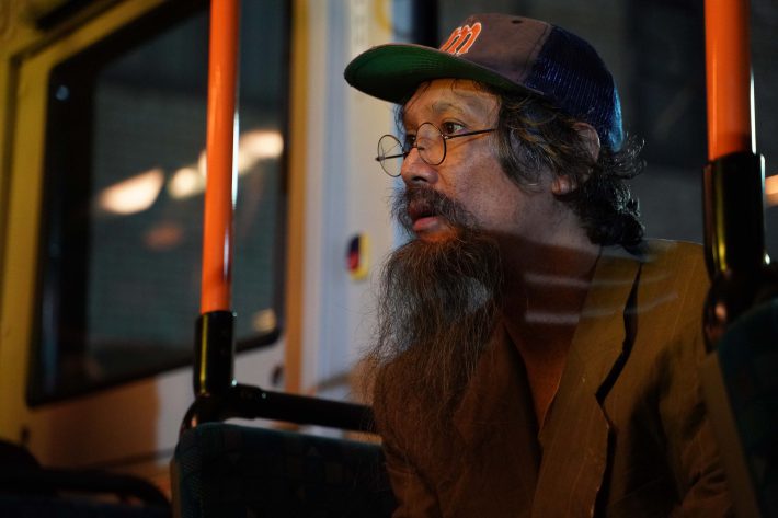 物語の鍵となるハジメの父・加藤雅也