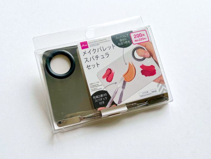 ダイソーのメイクパレット・スパチュラセット