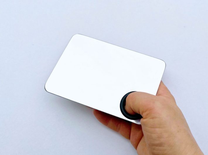 ステンレスの板のような見た目