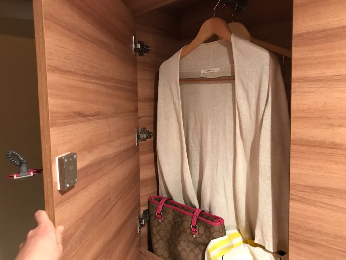 カプセルルームの中にあるロッカー