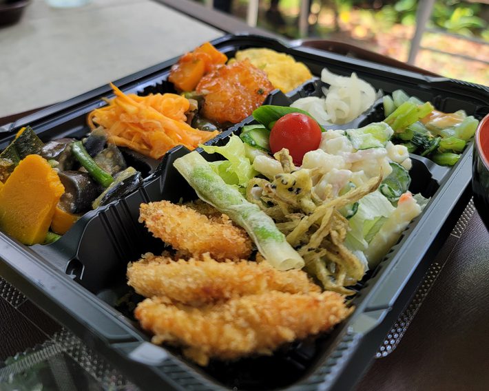 昼食に提供された地場野菜をたっぷり使ったお弁当。おいしくて感激しました