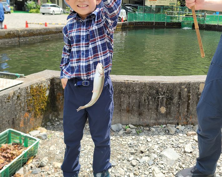 一番楽しかったことは、お楽しみ企画の「ニジマス釣り」だったそうです